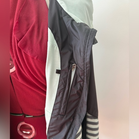 LULULEMON STRIPED RUNNING JACKET - Picture 7 of 12